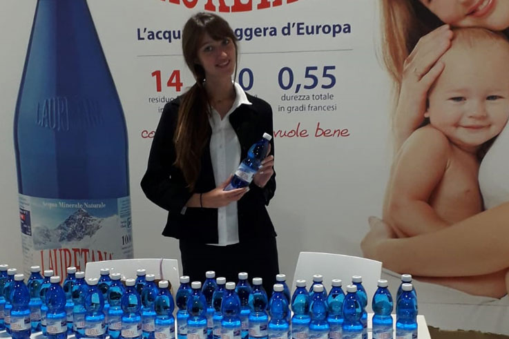 Food & beverage promohostess